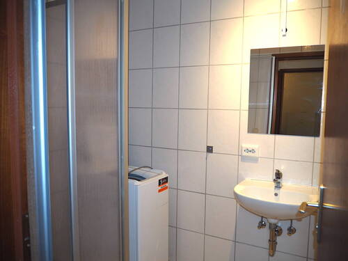 Das 2. Bad m. Dusche - 