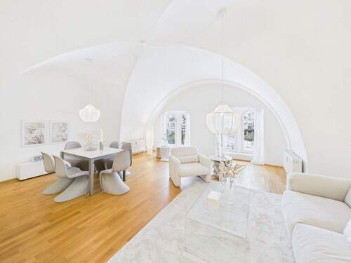 Offener Wohn-/ Essbereich - Luxuriöse, exklusive 2-Zimmer-Wohnung in repräsentativem Anwesen in zentraler Lage