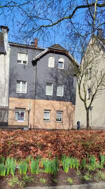 Hausansicht - Ideal zum Eigennutz! Erd- und Obergeschoss freigezogen mit zwei Garagen in Recklinghausen