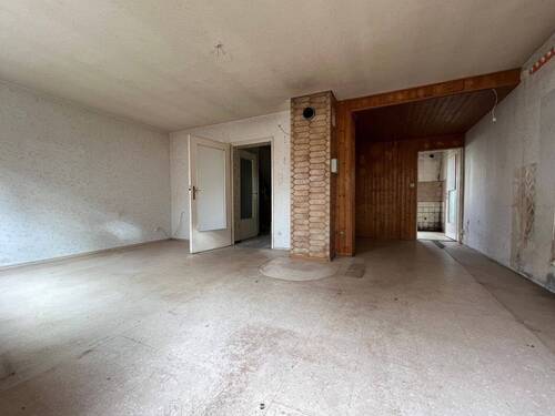 Wohnzimmer - 4 Zimmer Reihenendhaus zum Kaufen in Erlangen