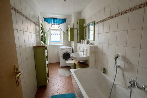 Badezimmer - Etagenwohnung mit 57,50 m&sup2; in Dresden zum Kaufen