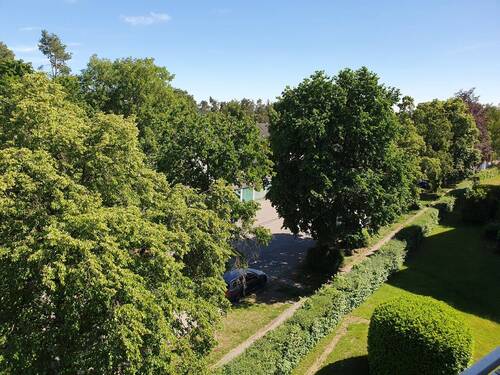 Aussicht Loggia. - Geräumige und Helle 3-ZIMMER - EINZEL-GARAGE möglich