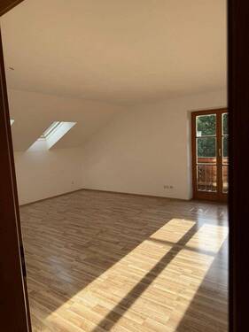Wohnzimmer Ansicht 2 - 3 Zimmer Etagenwohnung zur Miete in Königsdorf