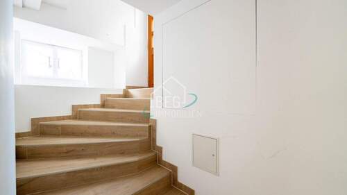 Treppenhaus - 2 Zimmer Einfamilienhaus in Stuttgart-West