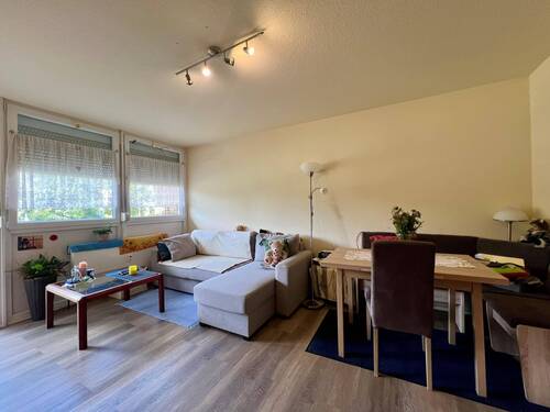 Wohnzimmer - 2 Zimmer Etagenwohnung in Erlangen