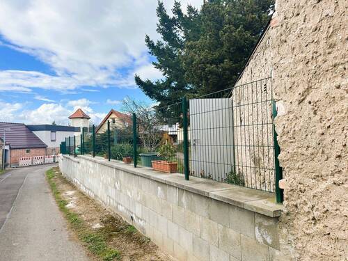 Grundstück von außen - 