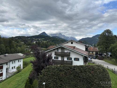 Ausblick - Sanierte Wohnung mit zwei Balkonen!