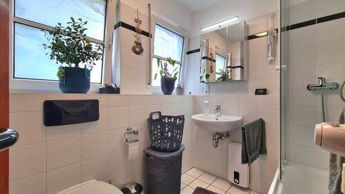 EH 2 - EG links - Duschbad - 