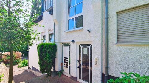 Eingangsbereich - 1 Zimmer Mehrfamilienhaus, Wohnhaus in Hennef