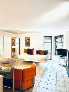 Wohn- und Schlafbereich - Möbliertes 1,5-Zimmer-Apartment in begehrter Wohnlage von Göppingen (Nordstadt)