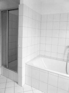 Badezimmer mit Dusche/Wanne - 