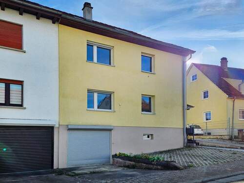 Frontansicht - 7 Zimmer Mehrfamilienhaus, Wohnhaus zum Kaufen in Wiesloch