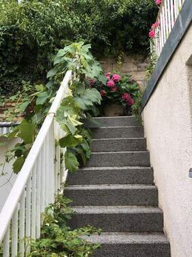 Treppe zur Dachterrasse - 1 Zimmer Mehrfamilienhaus, Wohnhaus in Stuttgart