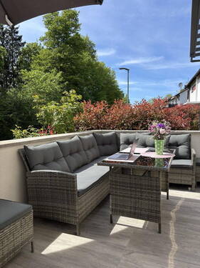 Terrasse vorne - 4 Zimmer Doppelhaushälfte zum Kaufen in Leinfelden-Echterdingen