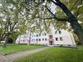 Hausansicht - ++ Attraktive 2-Raumwohnung in begehrter Lage am Großen Garten ++