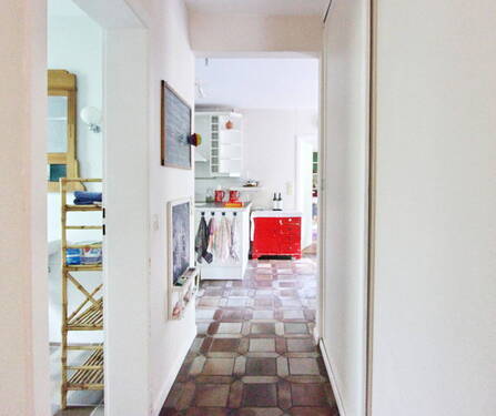 Flur mit Blick in die Küche - 