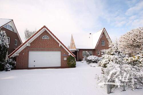 Hofauffahrt - 5 Zimmer Einfamilienhaus in Großefehn / Ostgroßefehn