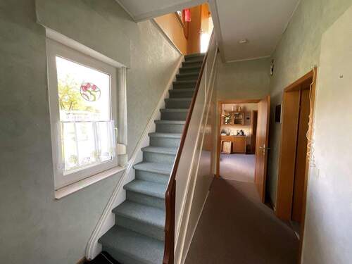Treppenhaus/Flur im Erdgeschoss - 