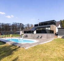 Urlaubsfeeling!!! TOP Modernes Familienhaus mit Garage, Pool und Badehaus in Breitscheid