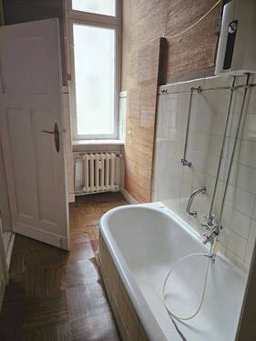 Badezimmer mit Fenster - 