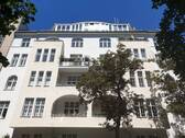 Hausansicht - Provisionsfrei! Große Wohnung in der Beletage eines Berliner Altbaus!