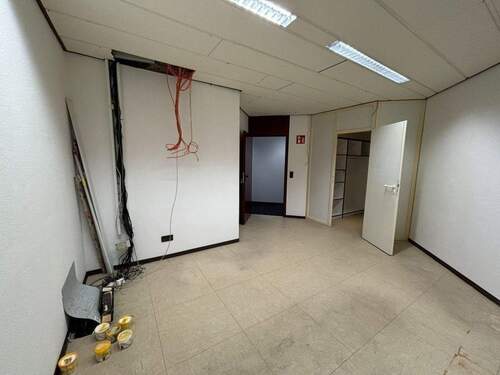 Abstell-/Technikraum. angrenzend Personalgard. - 