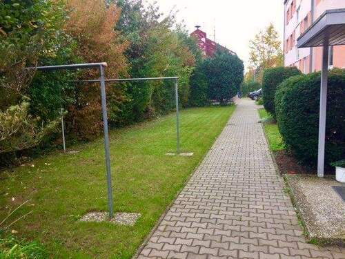 Zugang Garten - 3 Zimmer Etagenwohnung zum Kaufen in Höchstadt