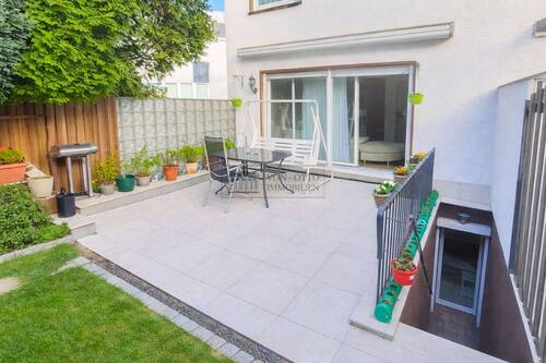 Blick Terrasse Wohnzimmer - 5 Zimmer Mehrfamilienhaus, Wohnhaus zum Kaufen in Remscheid