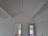 großzügiger Wohnbereich - Erstbezug - großzügige bildschöne 3-Zi.-DG-Whg. mit Balkon u. Loggia in Grafing mit Traumblick