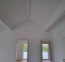 Erstbezug - großzügige bildschöne 3-Zi.-DG-Whg. mit Balkon u. Loggia in Grafing mit Traumblick