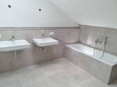 Bad 2 Waschtischen u.Badewanne - 