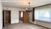 großes Wohnzimmer (ca. 23 m²) - 