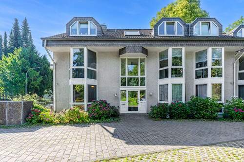 Ansicht Hauseingang - Etagenwohnung mit 74,00 m&sup2; in Wuppertal zum Kaufen