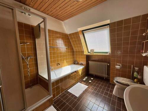 Badezimmer Dachgeschoss - 