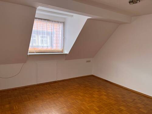 Parkettzimmer im 2 OG - 