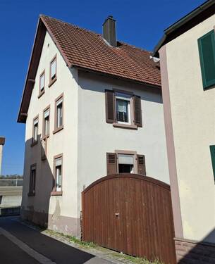 Außenansicht - Vermietetes Zweifamilienhaus mit Garten im Altort Thüngersheim