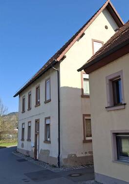Außenansicht - 8 Zimmer Mehrfamilienhaus, Wohnhaus zum Kaufen in Thüngersheim