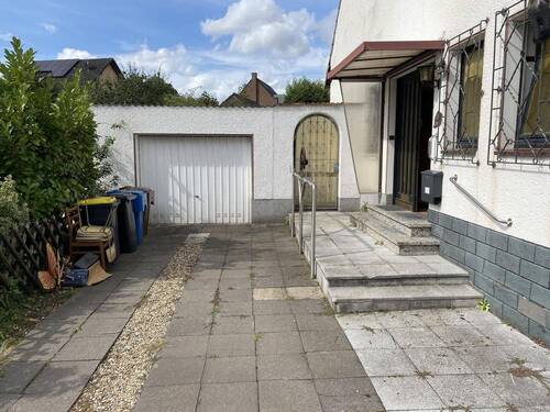 Eine Garage gehört zum Haus - 3 Zimmer Doppelhaushälfte in Krefeld