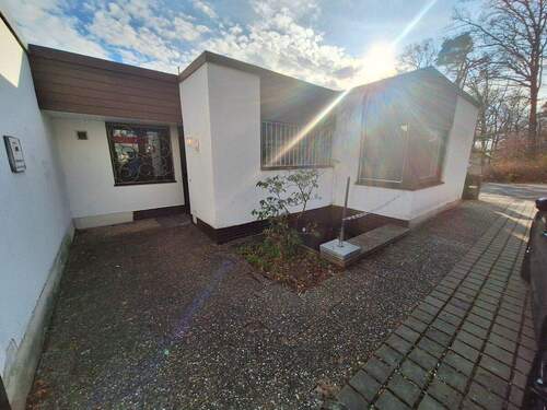 Hauseingang - 4 Zimmer Einfamilienhaus zum Kaufen in Zirndorf