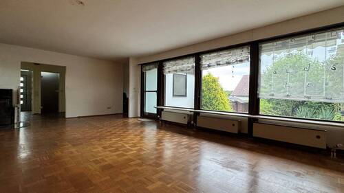 ... großer Fensterfront - 5 Zimmer Einfamilienhaus in Aurachtal