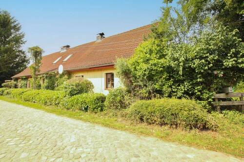 Front Haupthaus - 1 Zimmer Mehrfamilienhaus, Wohnhaus zum Kaufen in Grammow