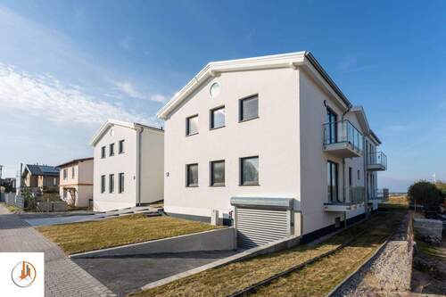 Strandvilla Glowe Ansicht Einfahrt Tiefgarage - 