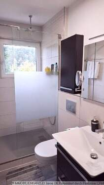 TL-Bad mit Dusche, WC und Waschbecken renoviert - Etagenwohnung mit 70,00 m&sup2; in Baden-Baden zum Kaufen