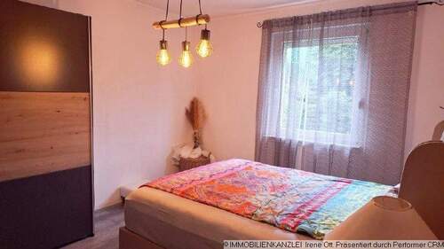 Schlafzimmer möbliert - 