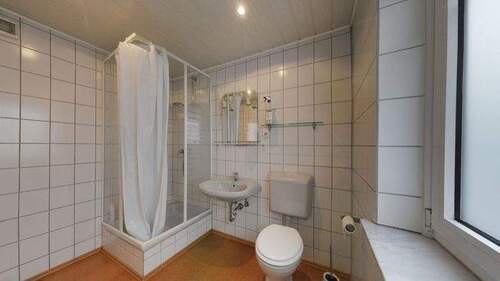 14_Badezimmer Einliegerwohnung - 