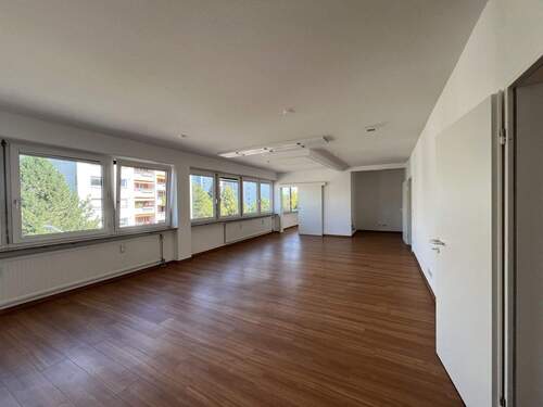 Behandlungsraum 1 - 9 Zimmer Büro in Erlangen