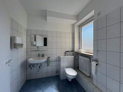 behindertengerechtes WC - 