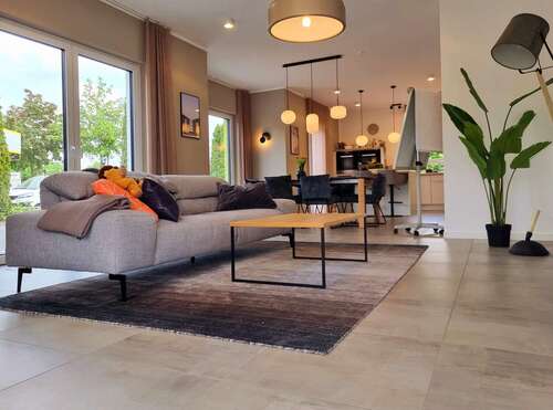 Wohnzimmer - 5 Zimmer Einfamilienhaus zum Kaufen in Neukieritzsch