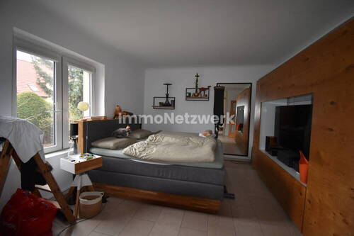 Schlafzimmer Vorderhaus - 7 Zimmer Einfamilienhaus in Berlin / Mahlsdorf