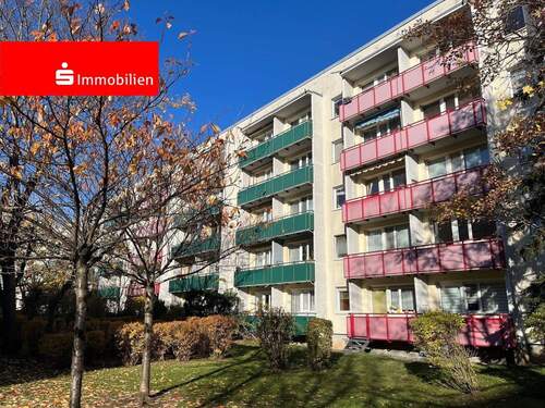 Südansicht Lilo Herrmann Straße - Attraktive 3-Raum-Wohnung mit Balkon und Einbauküche nördlich der Erfurter Altstadt.
